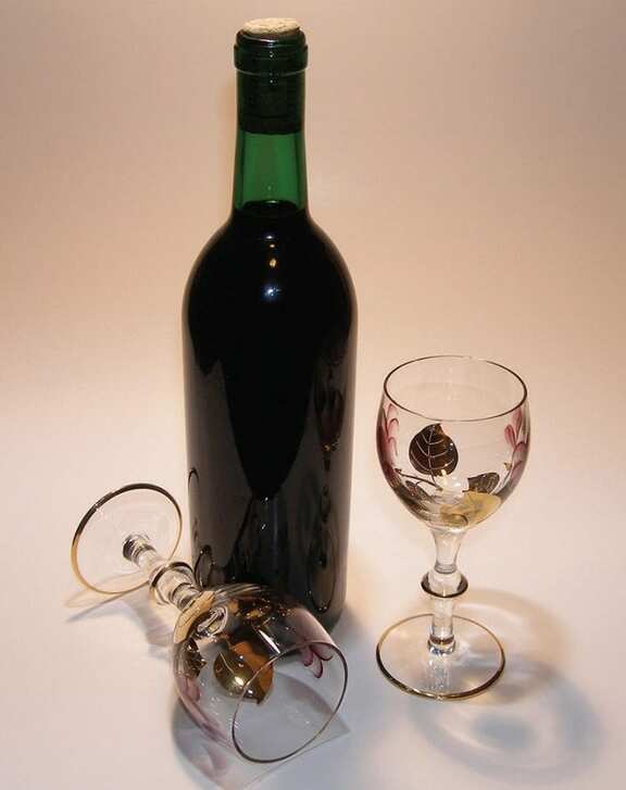 Wineglass tips, and how to prepare your wine bottle for serving.